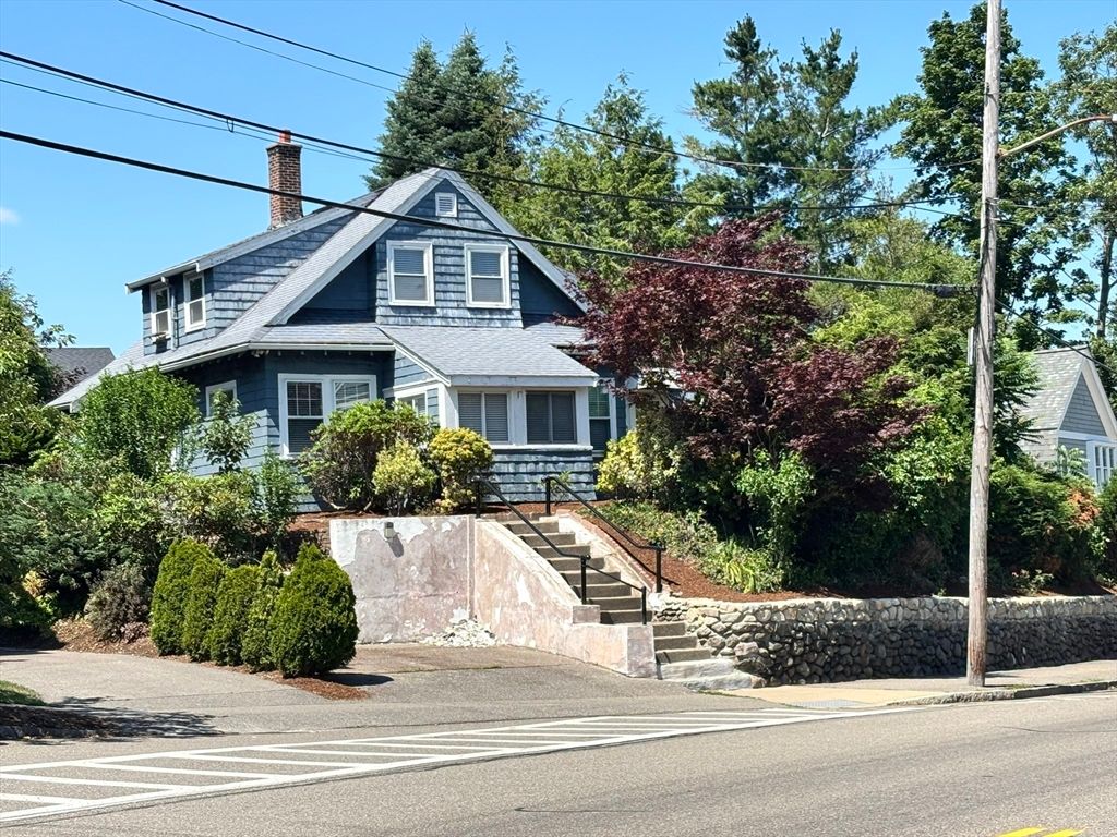 Exterior, Facade, Queen Anne Victorian
