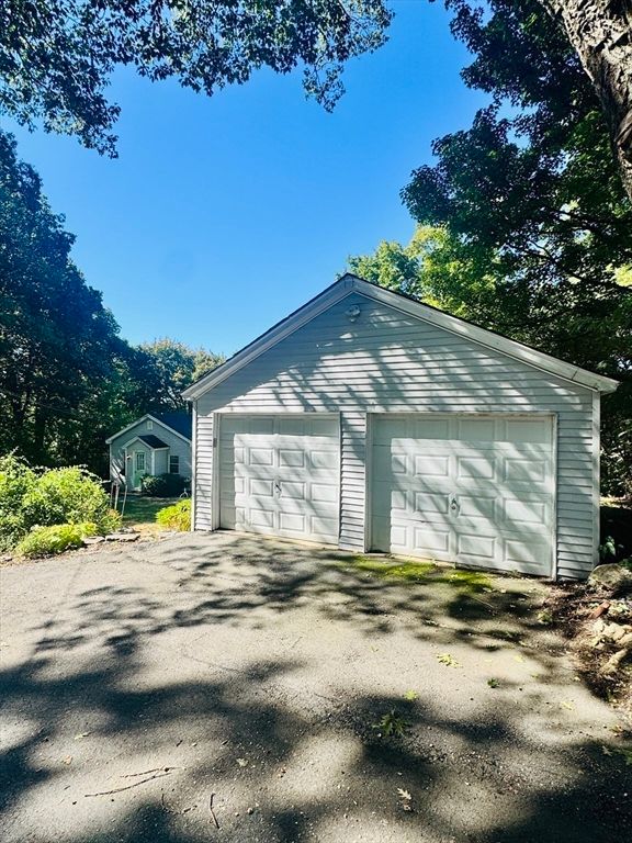 Detached Garage, Exterior