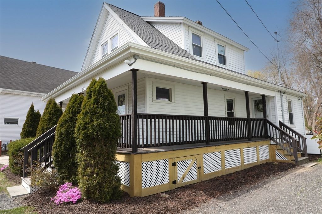 Exterior, Facade, Queen Anne Victorian
