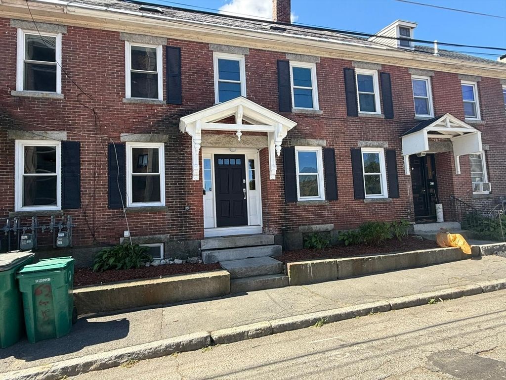 Exterior, Facade, Brick Facade, Georgian