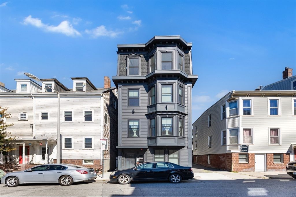 Attached, Exterior, Facade, Rowhouse