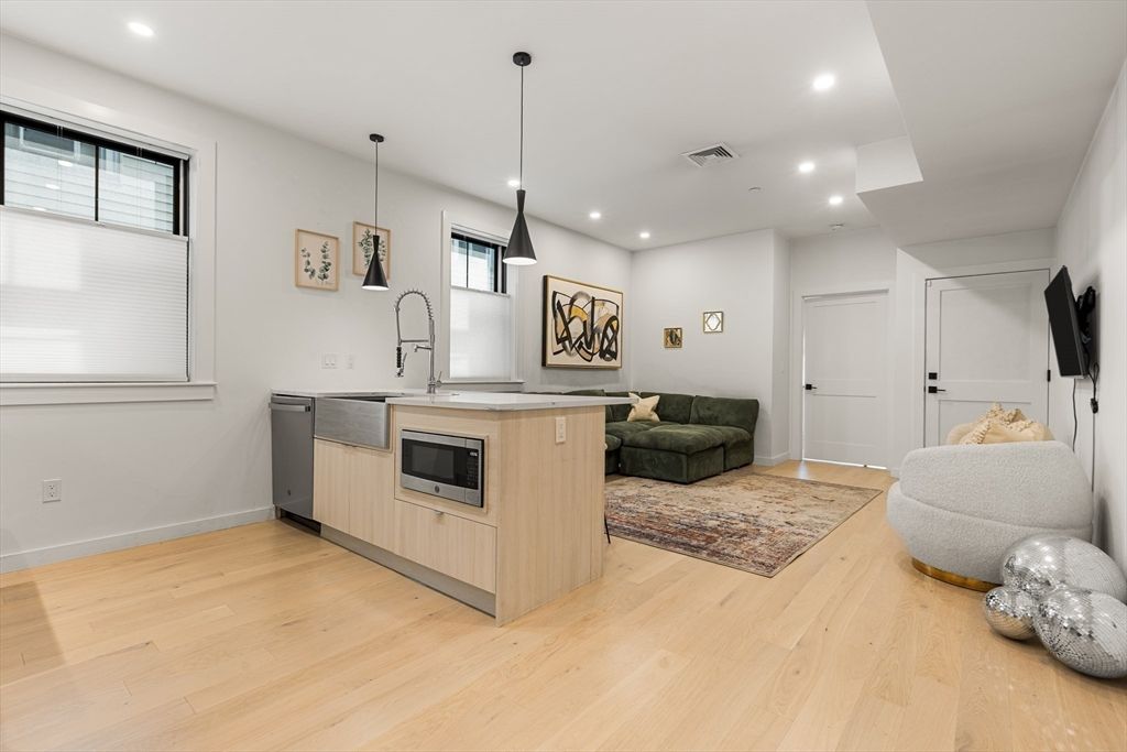 Interior, Kitchen, Pendant Lights, Recessed Lighting, Wood Texture Flooring