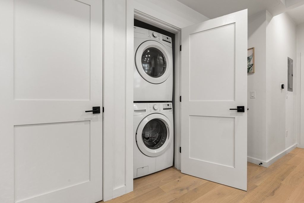 Interior, Utility Closets, Washer, Wood Texture Flooring