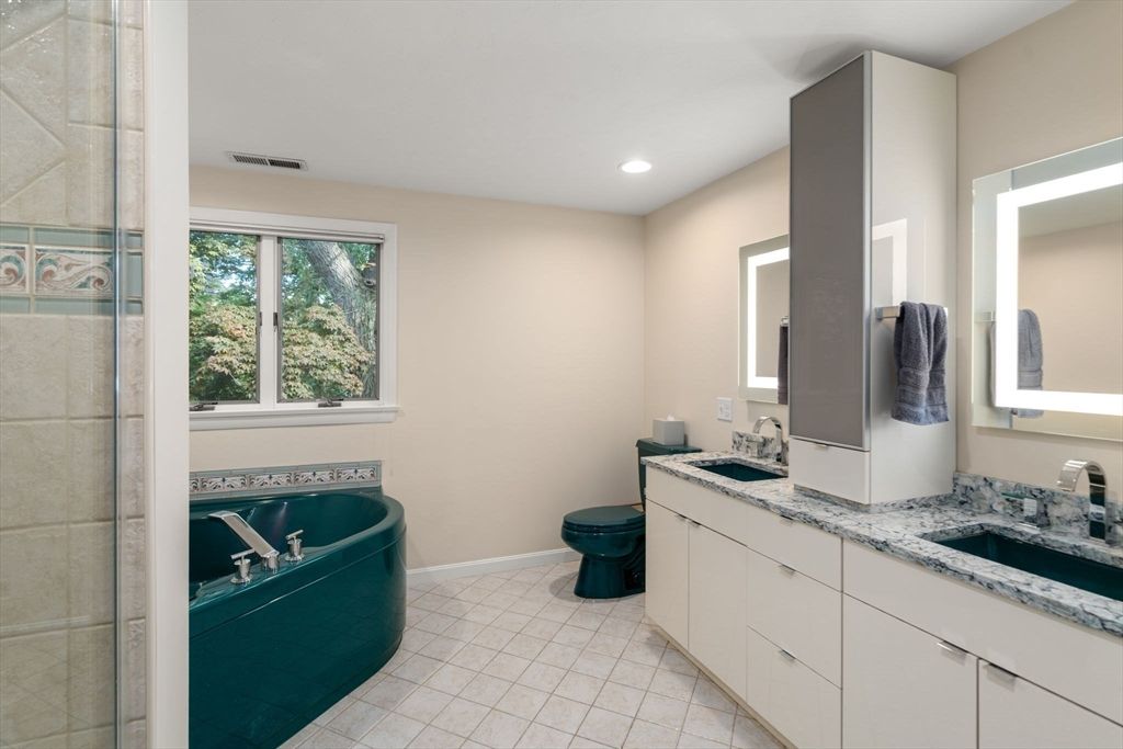 Bathroom, Dual Sink Vanities, Interior, Recessed Lighting