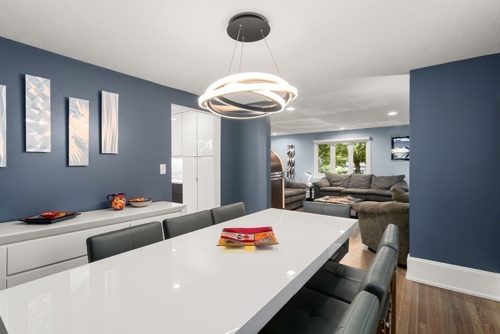 Interior, Kitchen, Living room, Pendant Lights, Recessed Lighting, Wood Texture Flooring