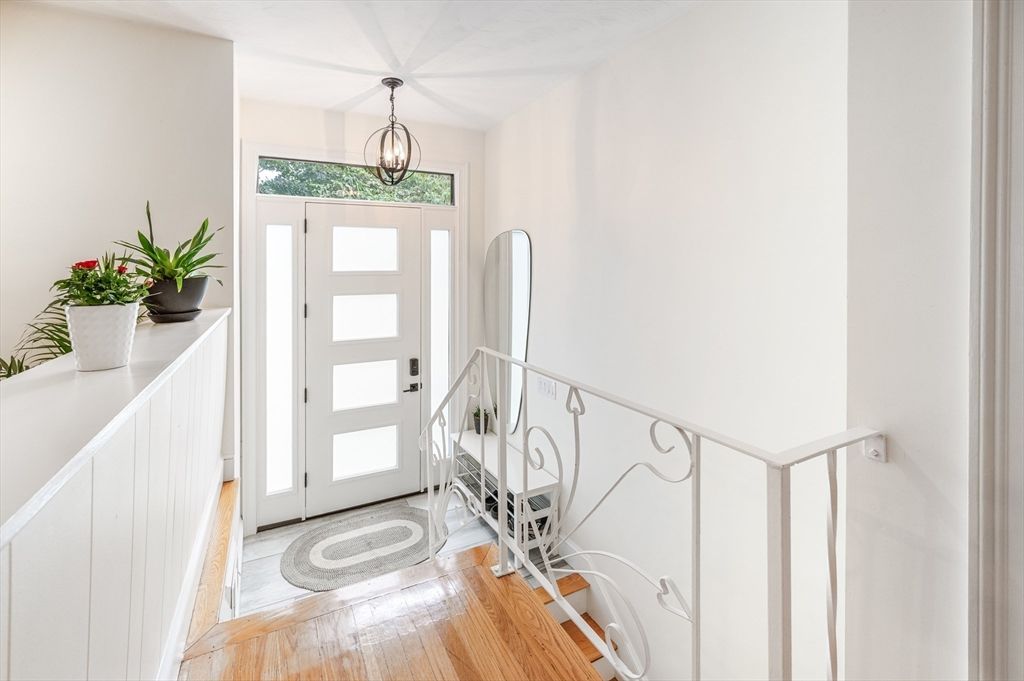 Interior, Pendant Lights, Wood Texture Flooring