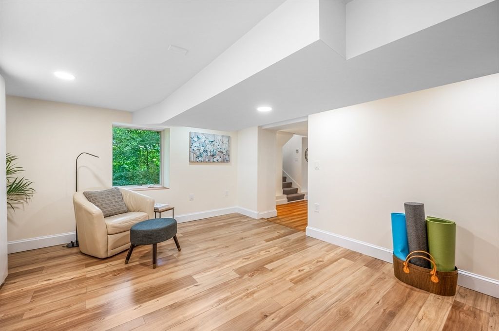 Interior, Recessed Lighting, Wood Texture Flooring