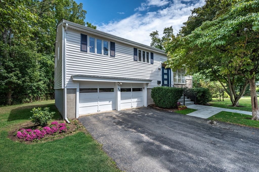 Attached, Exterior, Facade, Raised Ranch