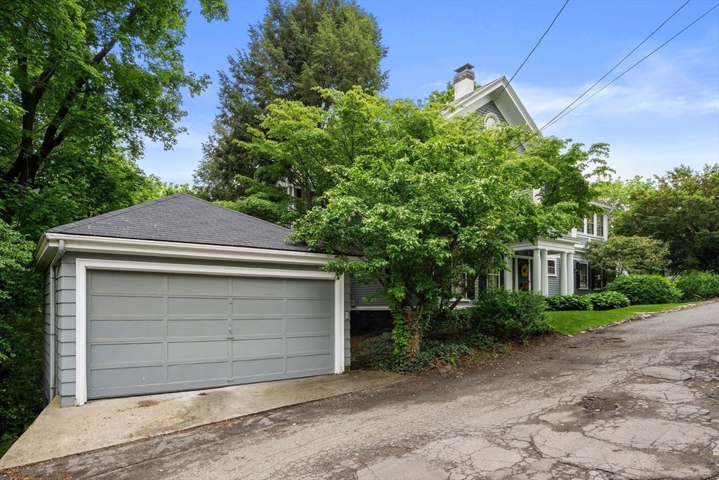 Detached Garage, Exterior