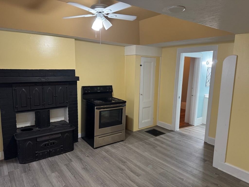 Interior, Kitchen, Recessed Lighting, Wood Texture Flooring