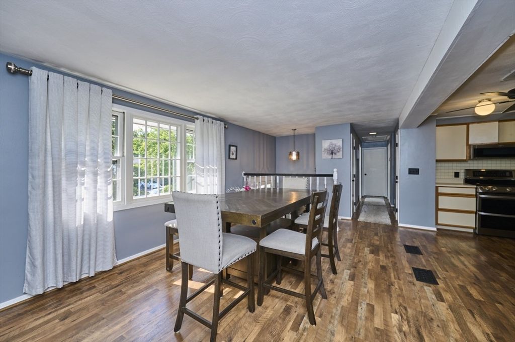 Dining room, Interior, Kitchen, Pendant Lights, Wood Texture Flooring