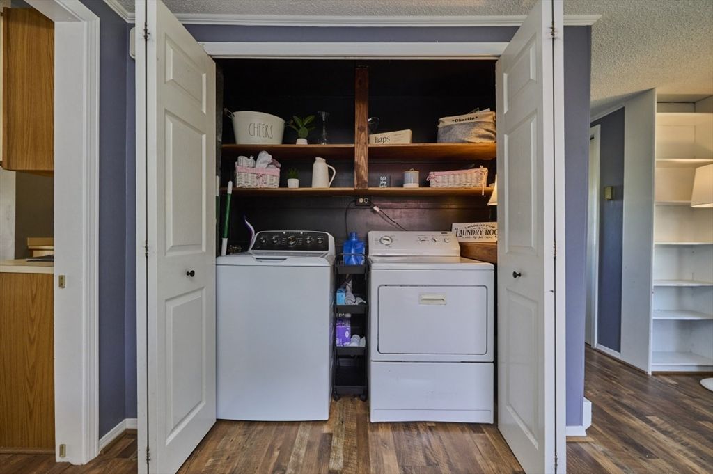 Interior, Utility Closets, Washer, Wood Texture Flooring