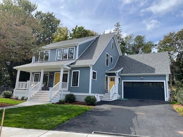 Attached, Exterior, Facade, Farmhouse