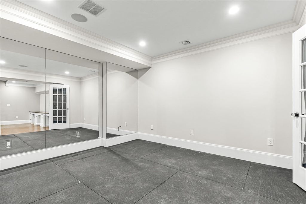 Empty room, Interior, Recessed Lighting