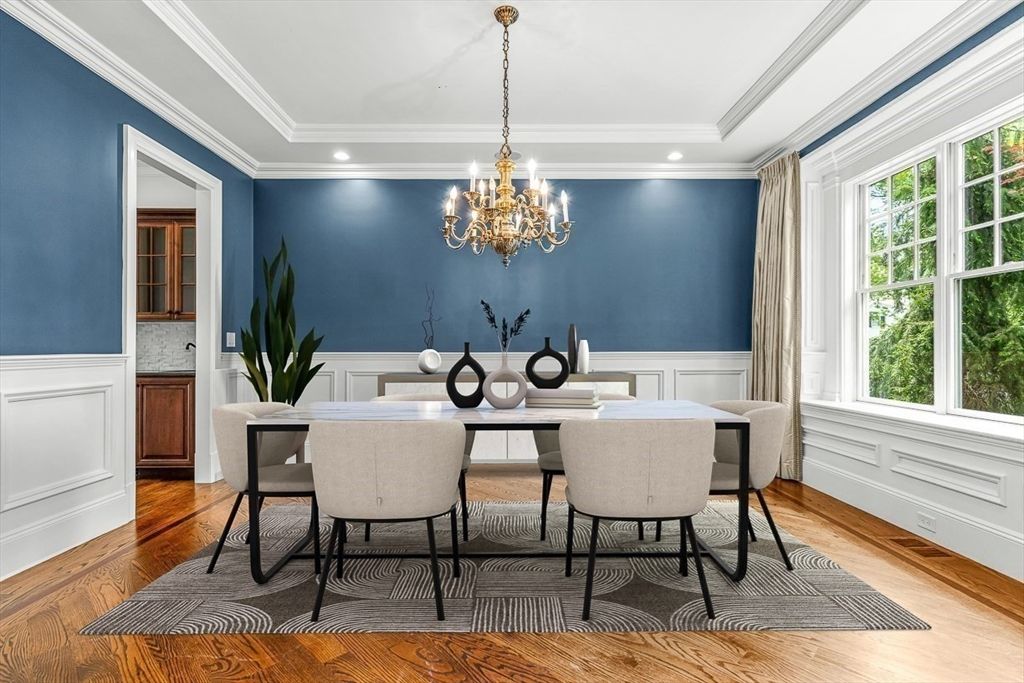 Chandelier, Dining room, Interior, Recessed Lighting, Wood Texture Flooring