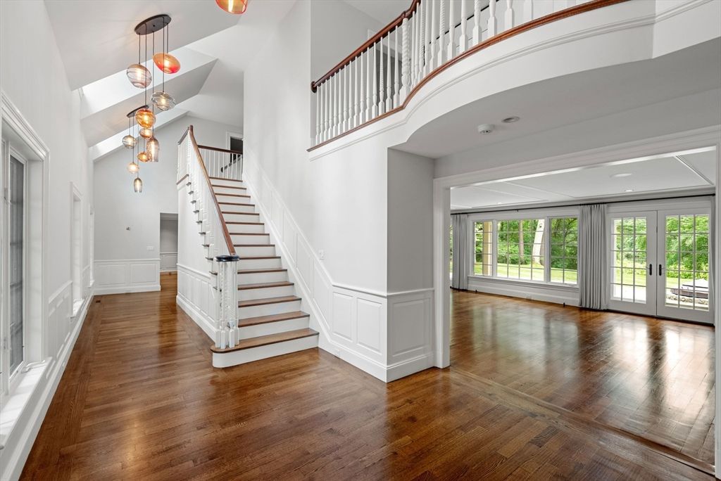 Interior, Pendant Lights, Wood Texture Flooring