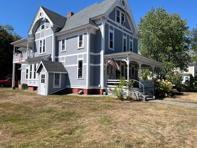 Backyard, Exterior, Facade, Queen Anne Victorian