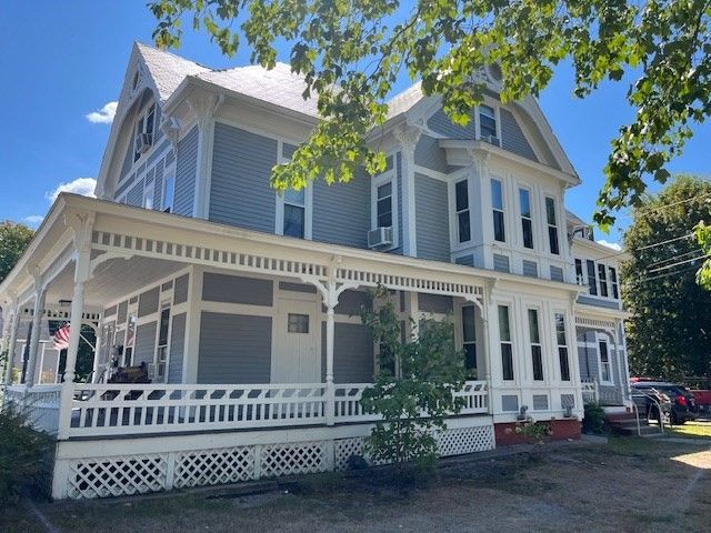 Exterior, Facade, Queen Anne Victorian