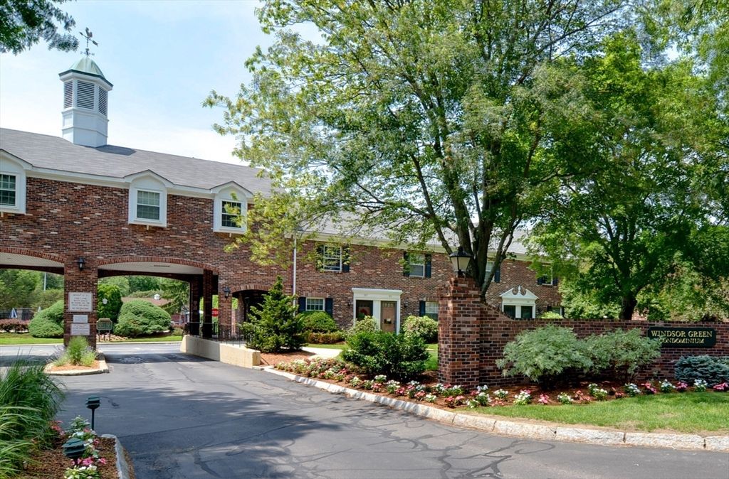 Exterior, Facade, Brick Facade, Georgian