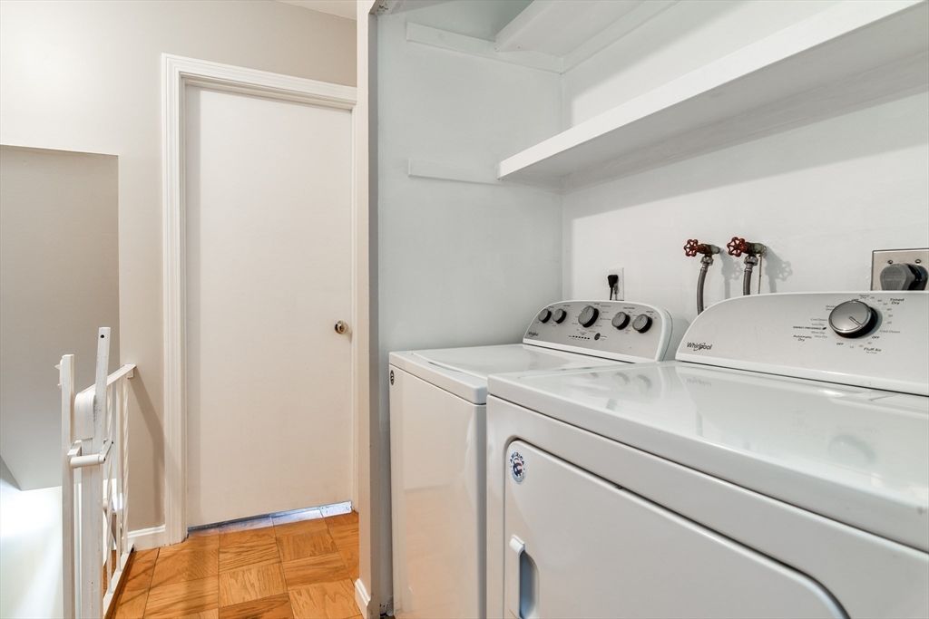 Interior, Washer, Wood Texture Flooring