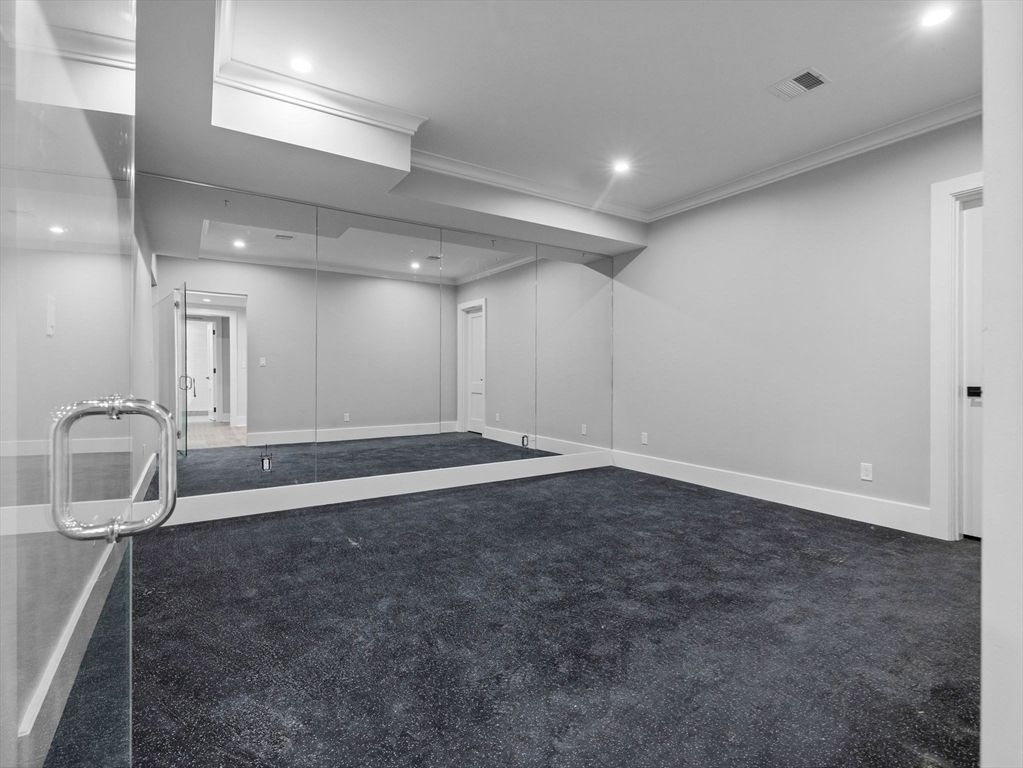 Empty room, Interior, Recessed Lighting