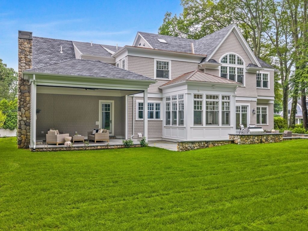 Exterior, Facade, Farmhouse