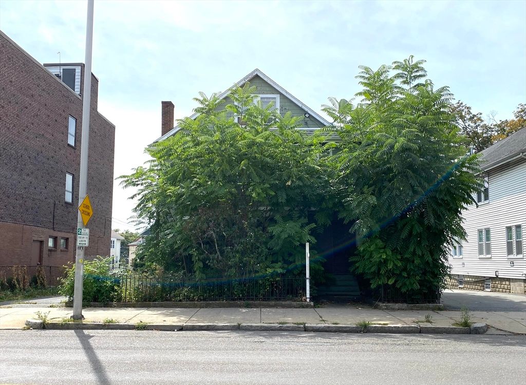 Exterior, Facade, Condo Building