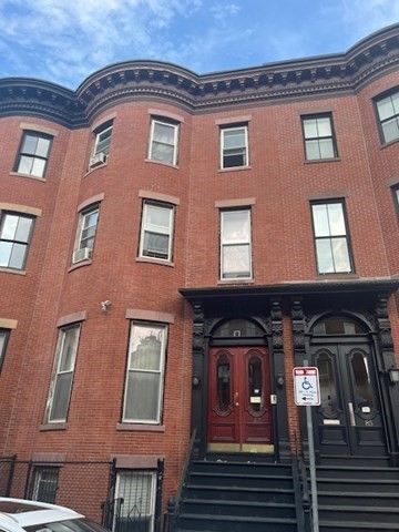 Exterior, Facade, Brick Facade, Rowhouse