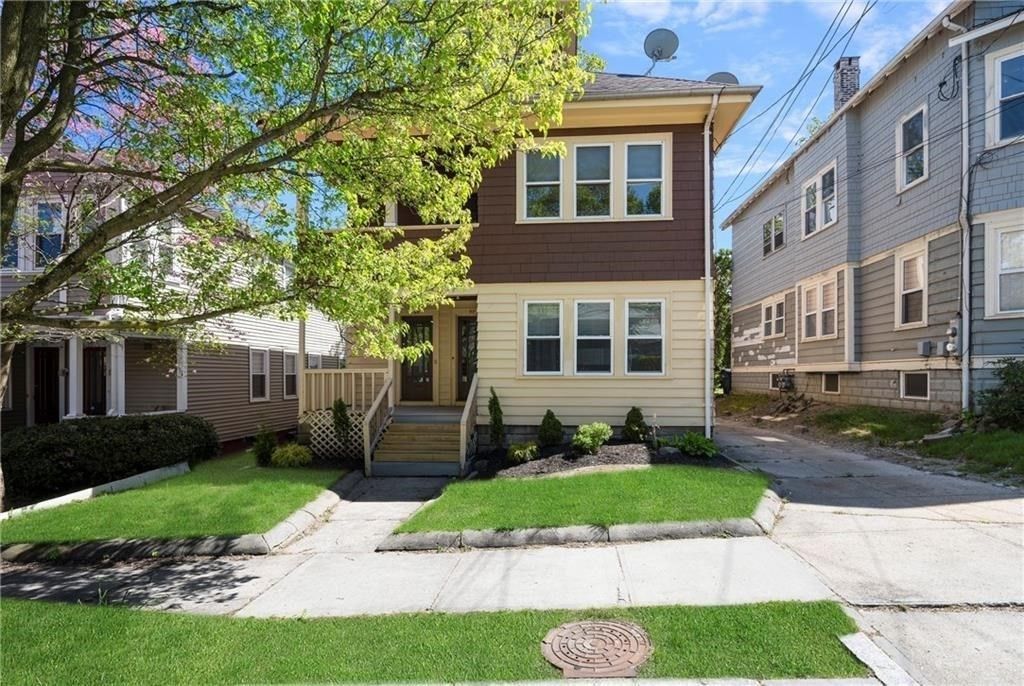 Exterior, Facade, American Foursquare