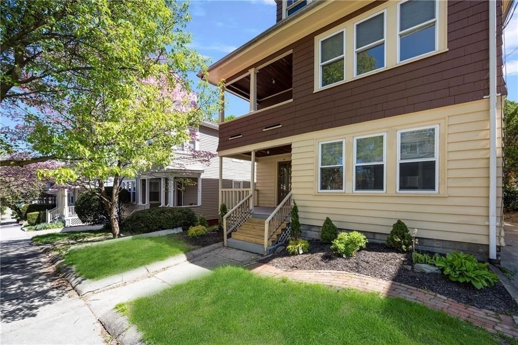 Exterior, Facade, American Foursquare