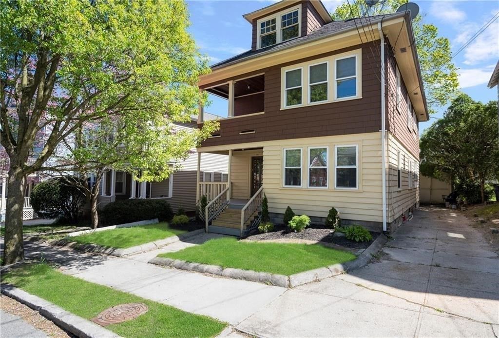 Exterior, Facade, American Foursquare