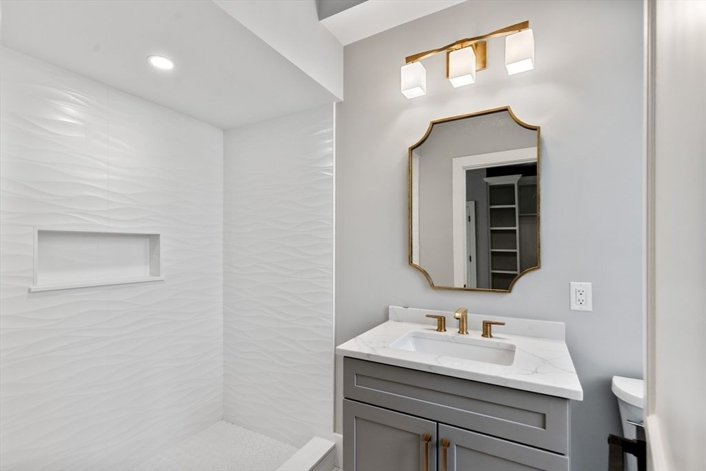 Bathroom, Interior, Recessed Lighting