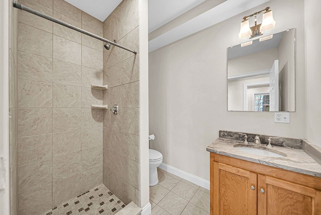 Bathroom, Interior, Tile Countertops