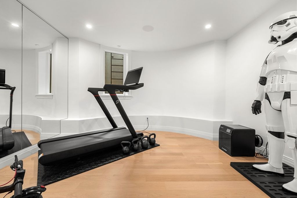 Fitness Equipment, Interior, Recessed Lighting, Wood Texture Flooring
