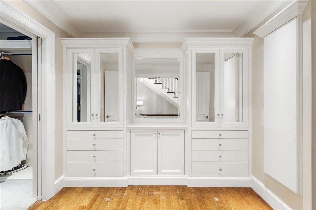 Interior, Walk-in Closets, Wood Texture Flooring
