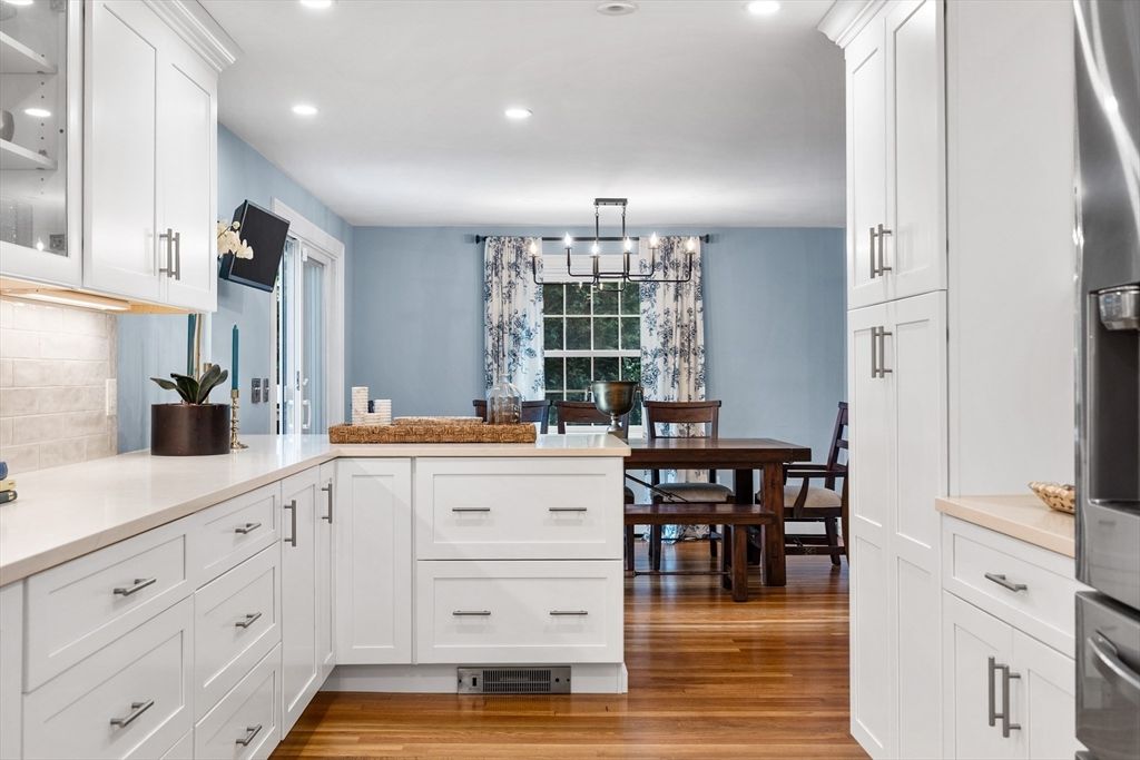 Chandelier, Dining room, Interior, Kitchen, Recessed Lighting, Wood Texture Flooring