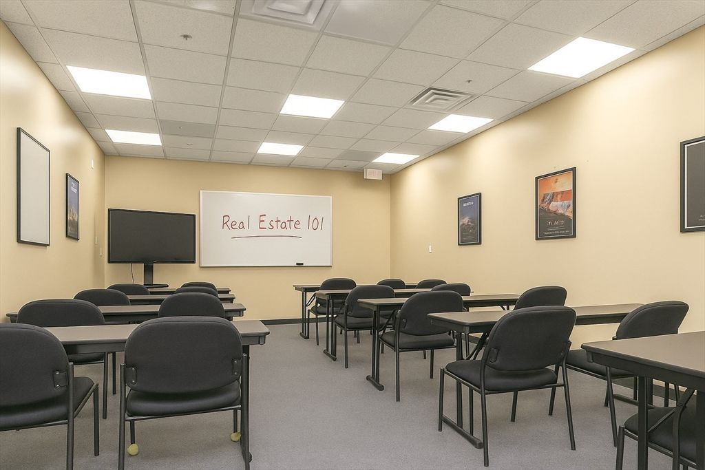 Dining room, Interior, Recessed Lighting