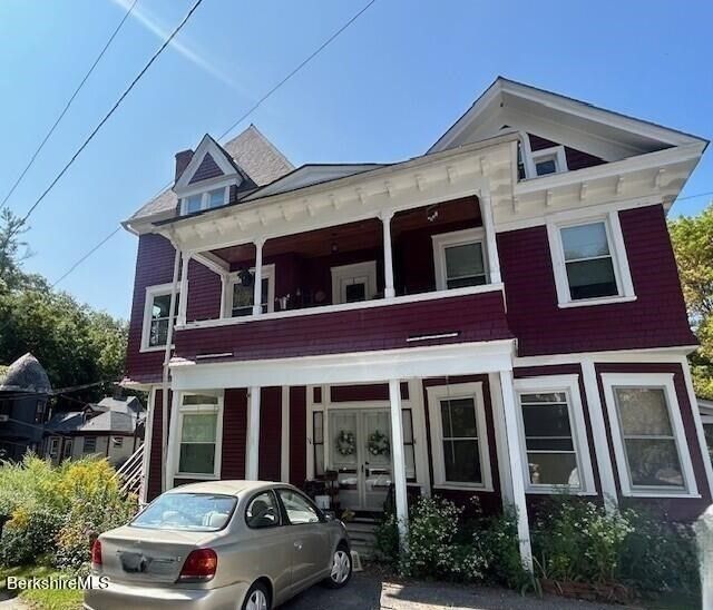 Exterior, Facade, Queen Anne Victorian