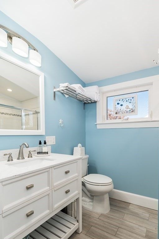 Bathroom, Interior, Recessed Lighting, Wood Texture Flooring