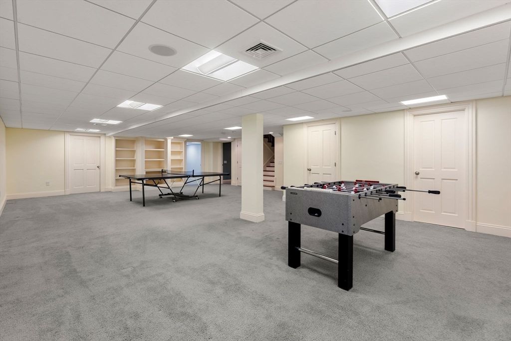 Game Room, Interior, Recessed Lighting