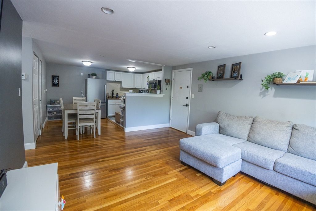 Dining room, Interior, Kitchen, Recessed Lighting, Wood Texture Flooring