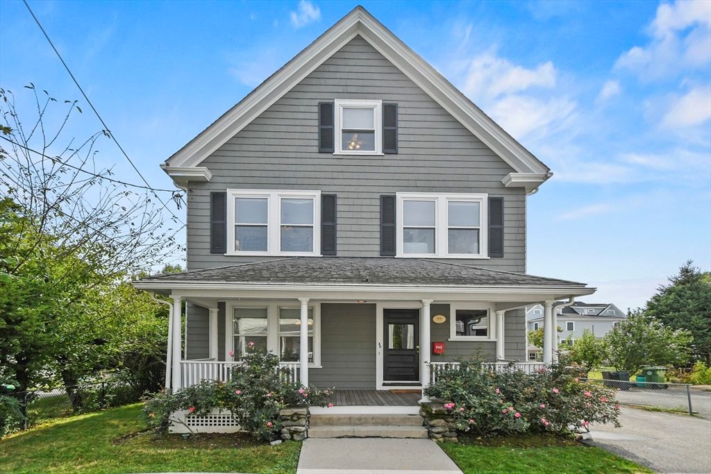 Exterior, Facade, Queen Anne Victorian