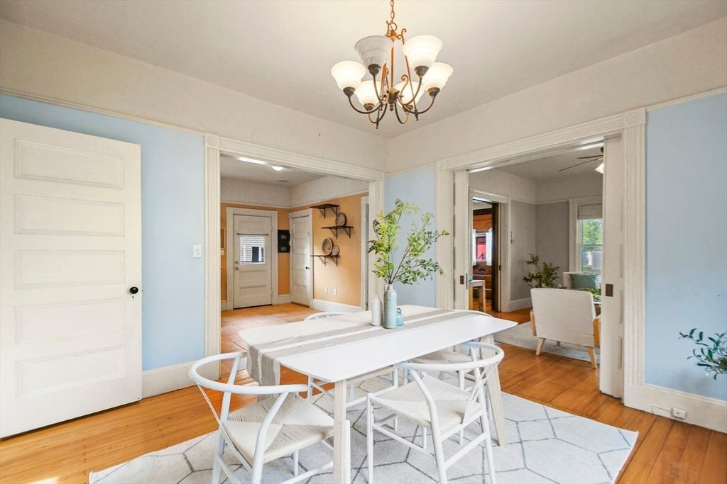 Chandelier, Dining room, Interior, Recessed Lighting, Wood Texture Flooring