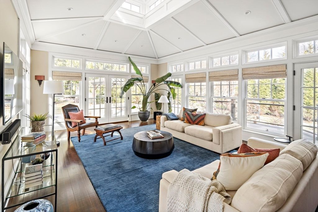 Interior, Living room, Recessed Lighting, Sun Room, Wood Texture Flooring