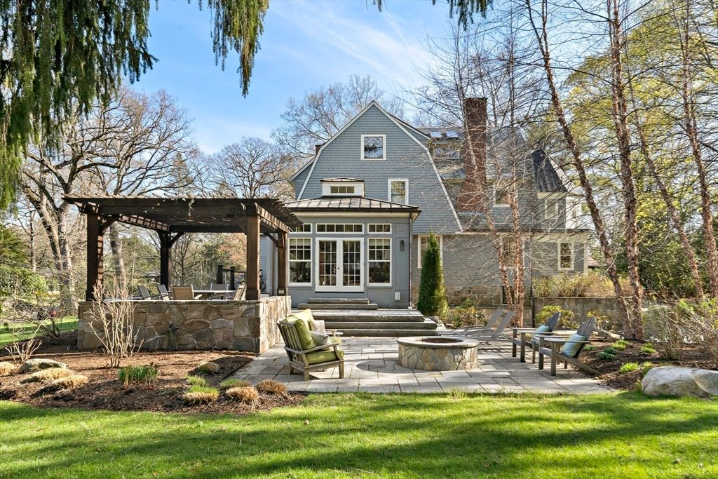 Backyard, Exterior, Outdoor Kitchen