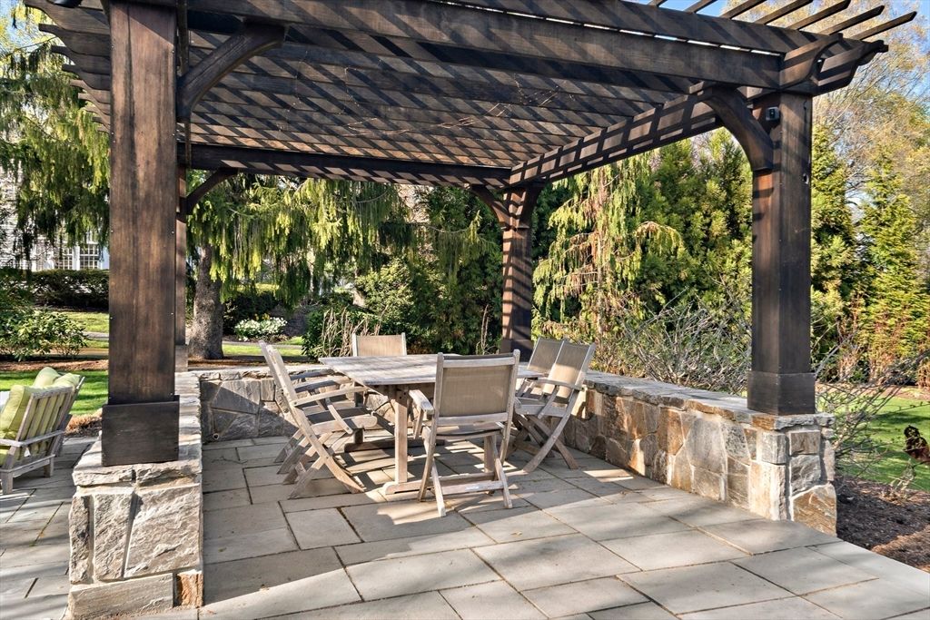 Exterior, Outdoor Kitchen