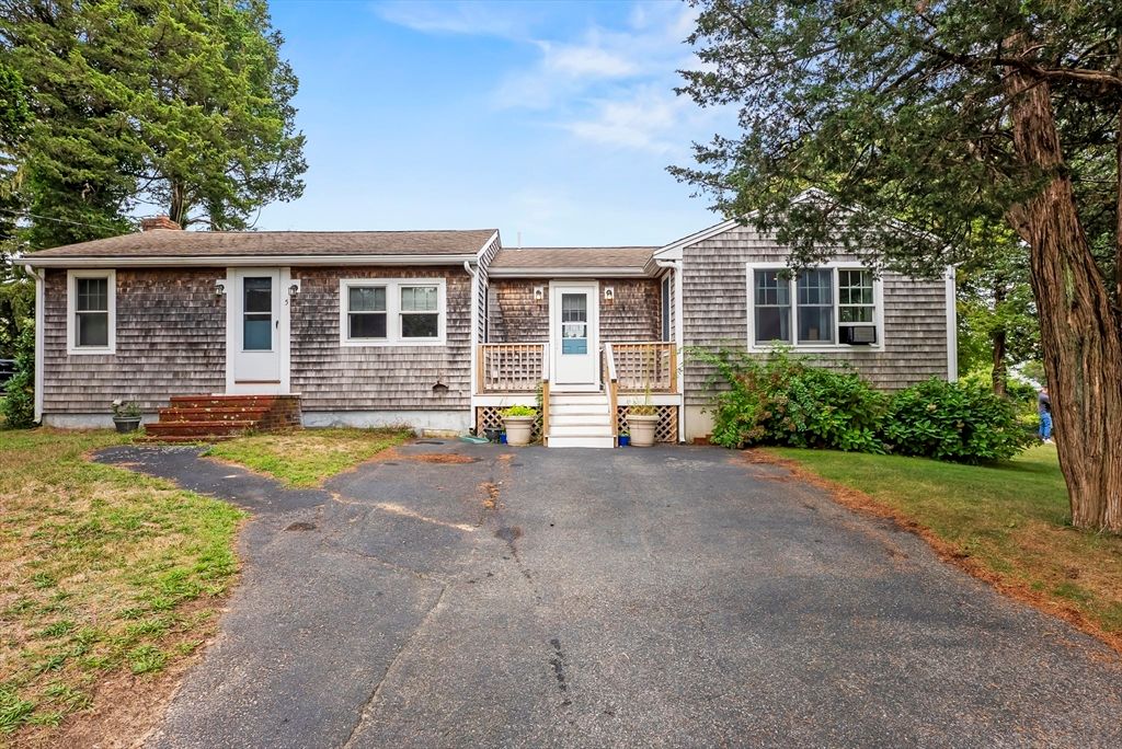 Exterior, Facade, Cape Cod