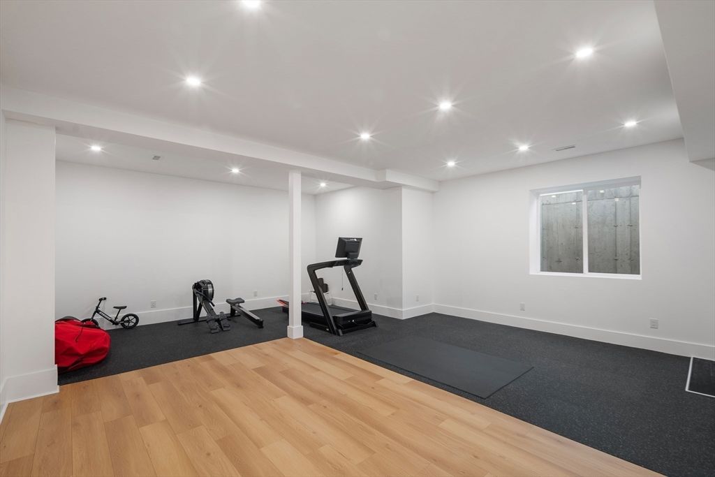 Fitness Equipment, Interior, Recessed Lighting, Wood Texture Flooring