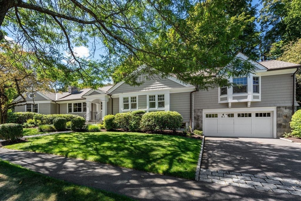 Attached, Exterior, Facade, Farmhouse