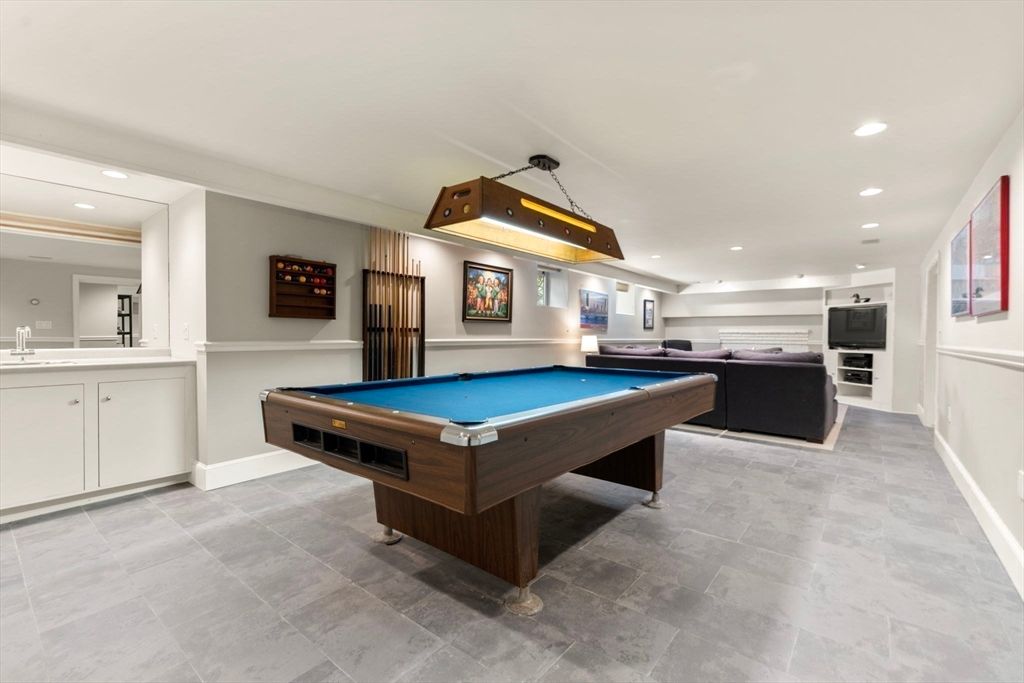 Billiard Table, Game Room, Interior, Living room, Recessed Lighting